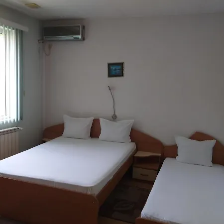 فندق Tsarevets 3*